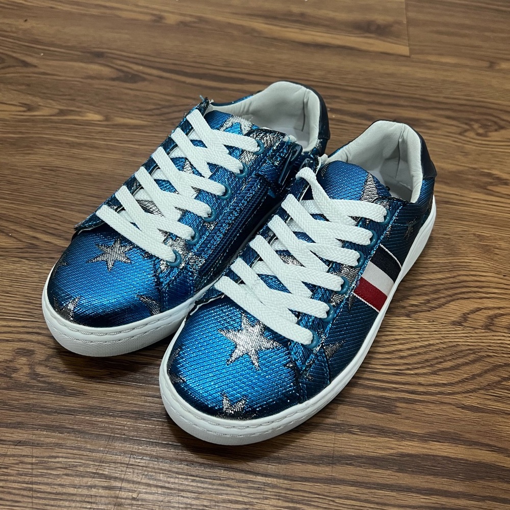 NEW Hoo Blue Metallic Star Lace Up Sneakers Size 3 Kids